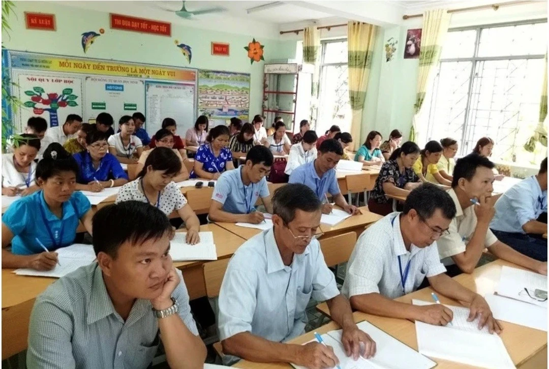 Giáo viên tại tỉnh Điện Biên tham gia chương trình phổ cập AI diễn ra vào cuối tháng 3/2025.