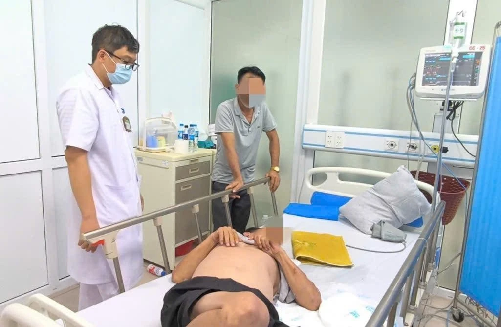 Một trường hợp bệnh nhân bị chó cắn được cấp cứu tại bệnh viện.