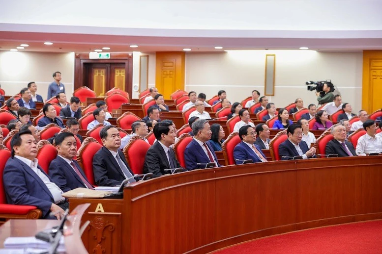 Với tinh thần làm việc khẩn trương, trách nhiệm cao, Trung ương đã thảo luận thống nhất các vấn đề quan trọng.