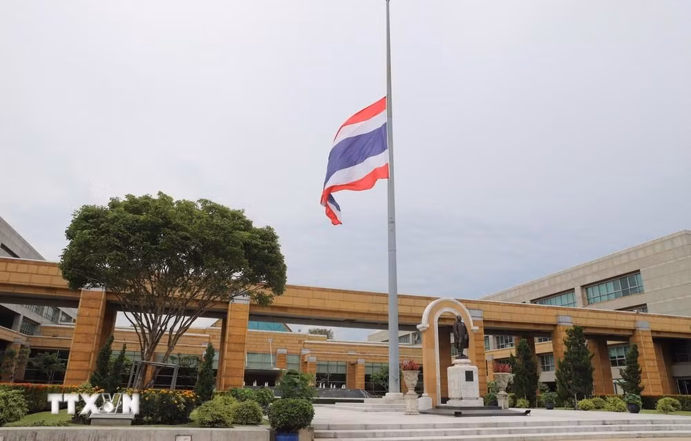 Bộ Ngoại giao Thái Lan treo cờ rủ tưởng nhớ Tổng Bí thư Nguyễn Phú Trọng.