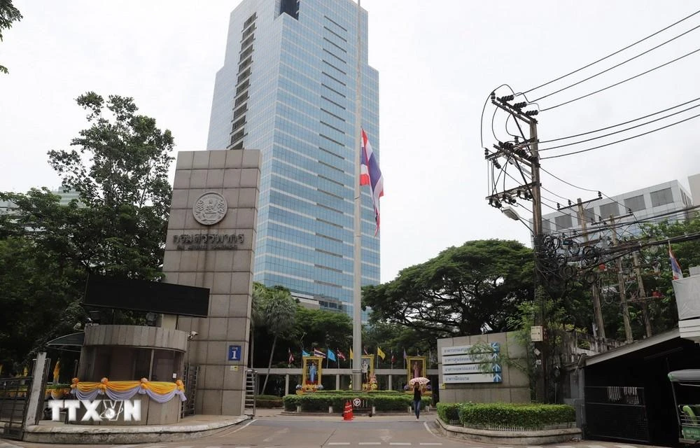 Cờ rủ trước Cục Thuế - Bộ Tài chính Thái Lan tưởng nhớ Tổng Bí thư Nguyễn Phú Trọng.