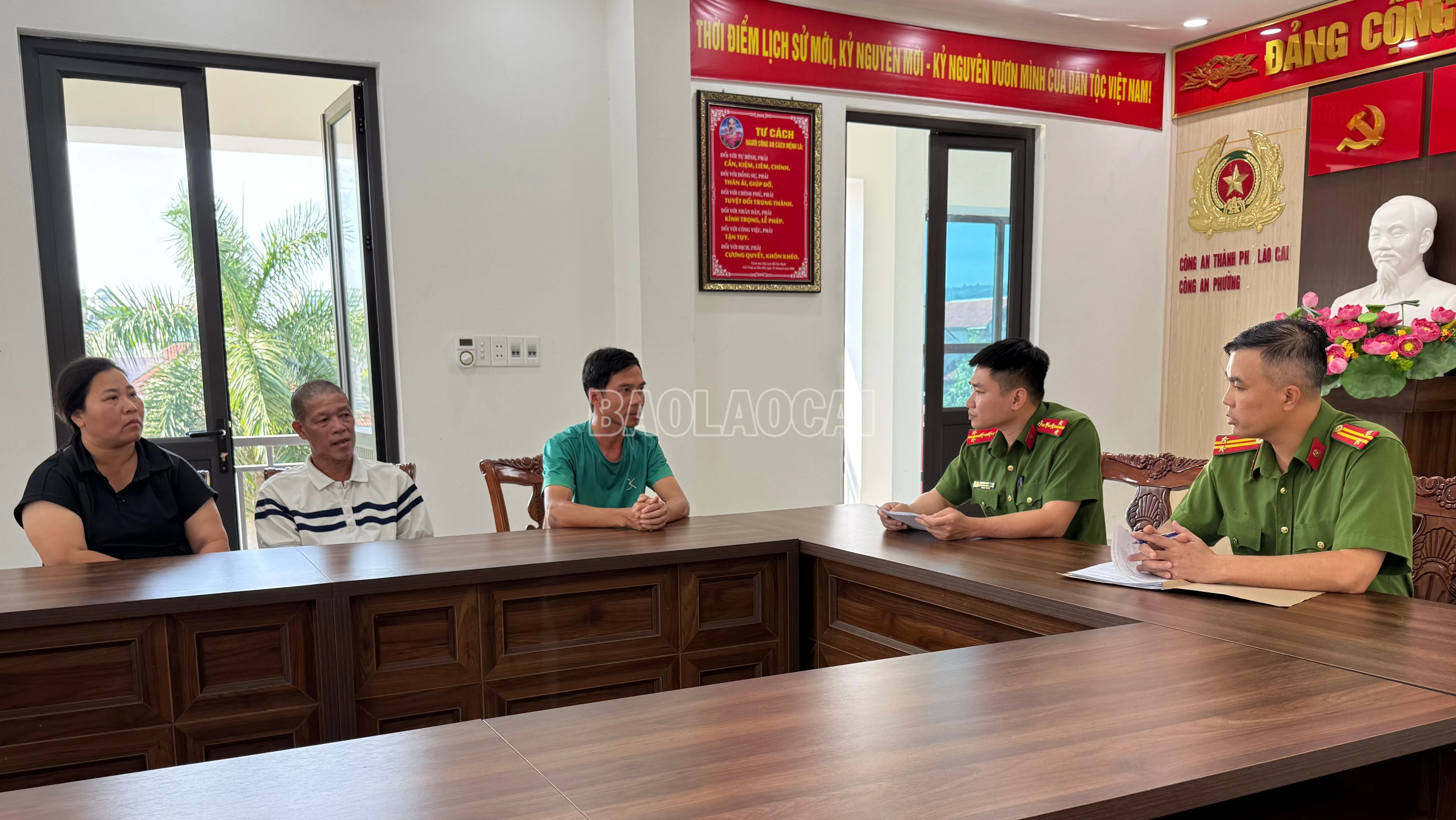 baolaocai-c_cong-an-phuong-cam-duong-trieu-tap-cac-doi-tuong-co-lien-quan-den-lam-viec-7086.jpg