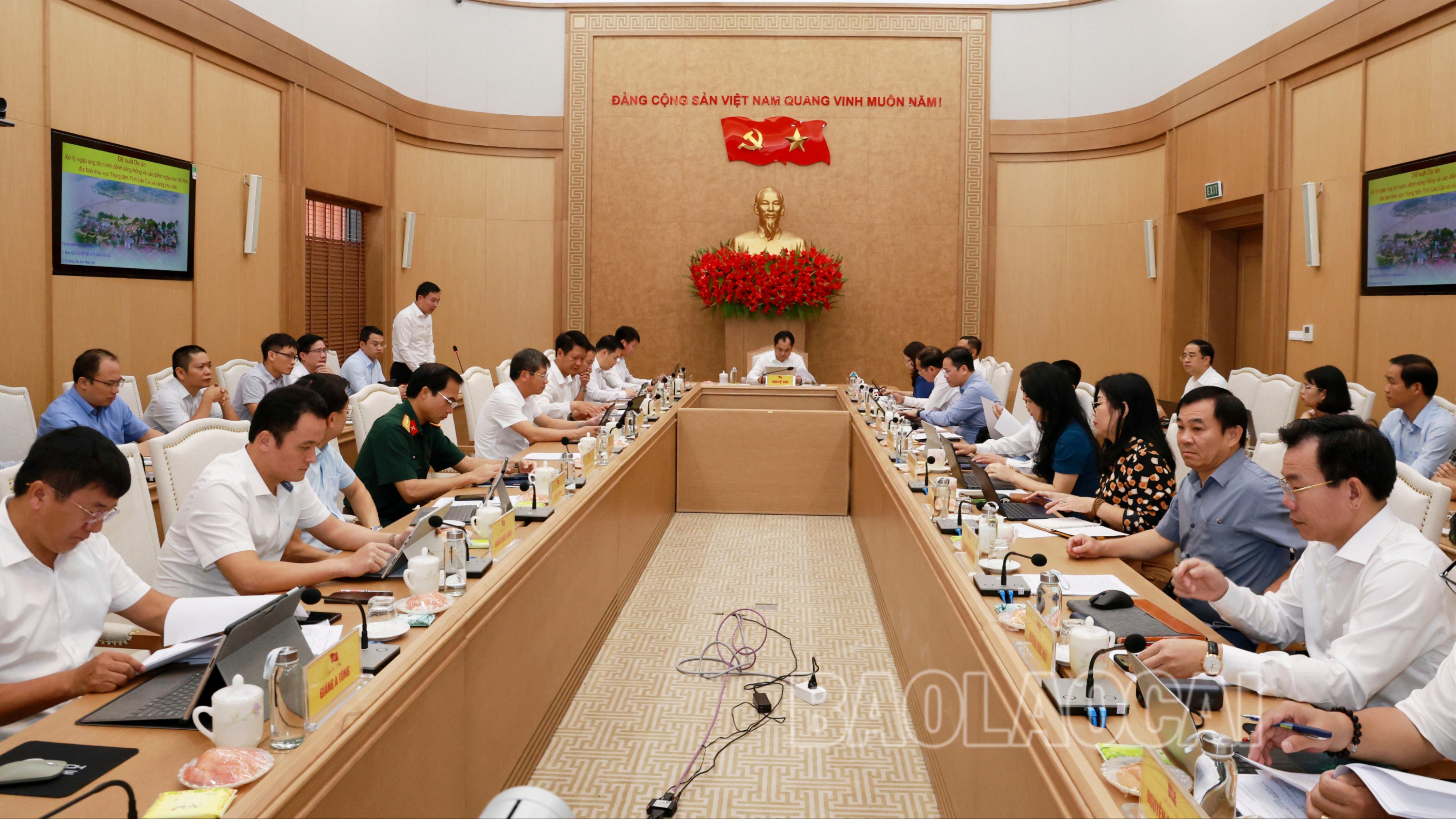 Quang cảnh cuộc họp. 060a8064-6445.jpg