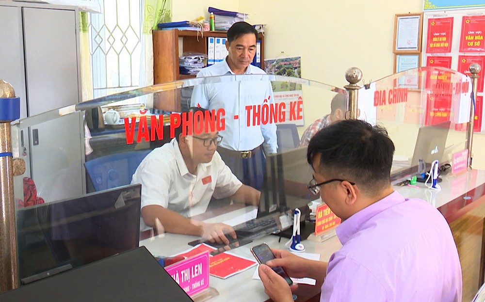 Bộ phận Phục vụ hành chính công xã Đại Lịch, huyện Văn Chấn ứng dụng công nghệ thông tin vào giải quyết thủ tục hành chính. Bộ phận Phục vụ hành chính công xã Đại Lịch, huyện Văn Chấn ứng dụng công nghệ thông tin vào giải quyết thủ tục hành chính.