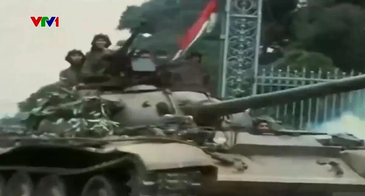 Trong một khoảng thời gian ngắn ngủi trưa ngày 30/4, cán bộ, chiến sĩ đại đội 4, Lữ đoàn xe tăng 203 là những người chạm tay vào hòa bình sớm nhất.