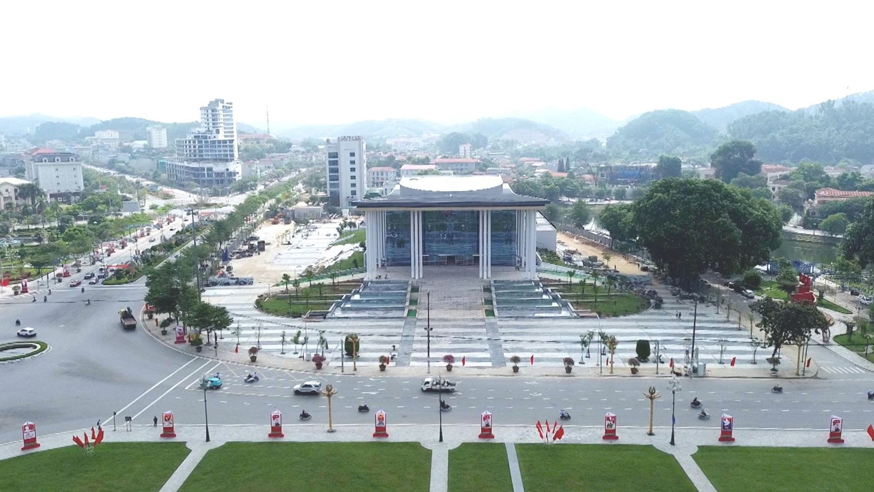 Trung tâm Hội nghị tỉnh đang trong quá trình hoàn thiện. z6971818460408-15d47ebc459f60d75c50e76f75adaf3a-8804.jpg