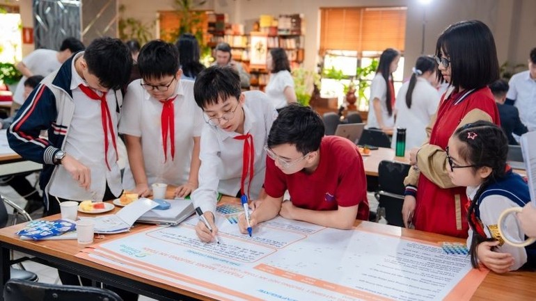 Học sinh trải nghiệm đồng thiết kế giải pháp an toàn trên Internet.