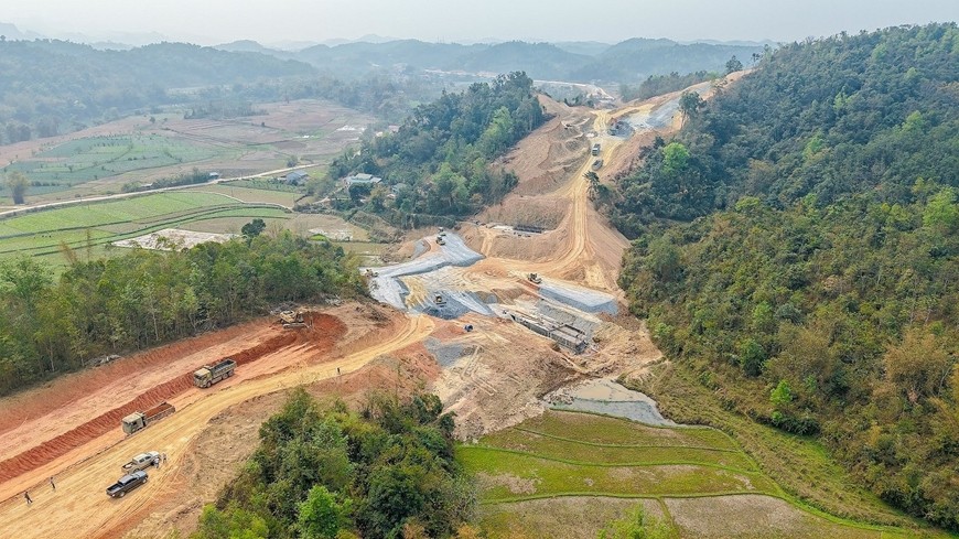 Dự án đường cao tốc Đồng Đăng - Trà Lĩnh do Tập đoàn Đèo Cả triển khai thực hiện. Dự án đường cao tốc Đồng Đăng - Trà Lĩnh do Tập đoàn Đèo Cả triển khai thực hiện.