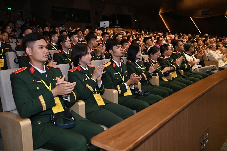 Các học viên Quân đội dự lễ kỷ niệm. Các học viên Quân đội dự lễ kỷ niệm.
