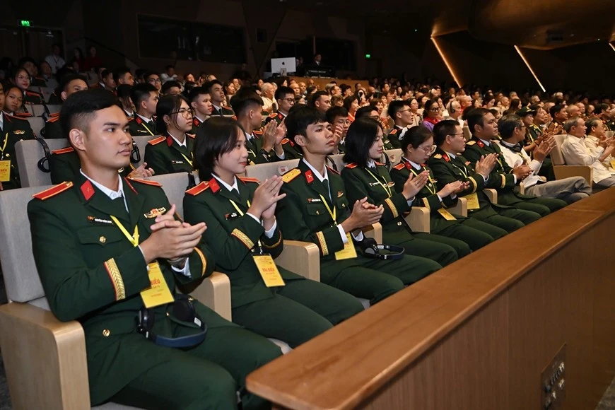 Các học viên Quân đội dự lễ kỷ niệm.