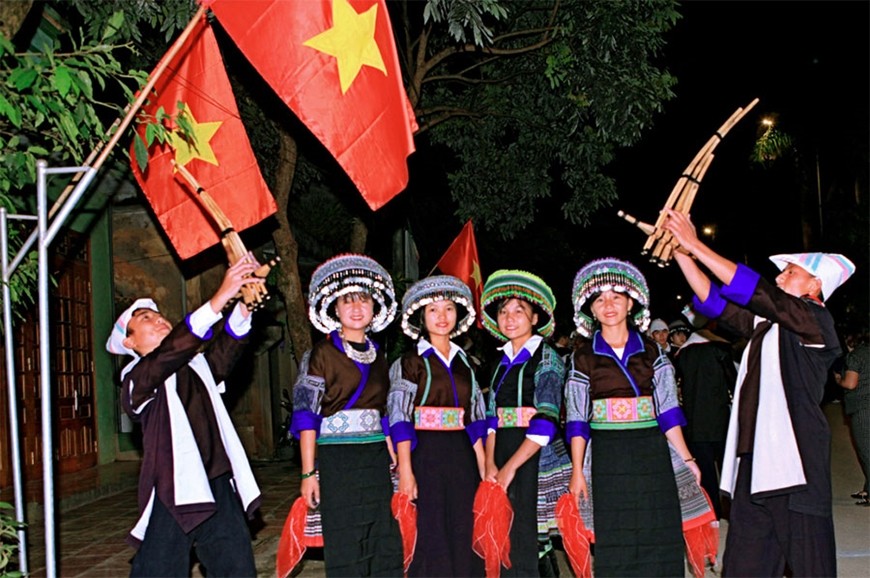 Đồng bào Mông ở xã Lao Chải, tỉnh Lào Cai vui đón Tết Độc lập. Đồng bào Mông ở xã Lao Chải, tỉnh Lào Cai vui đón Tết Độc lập.
