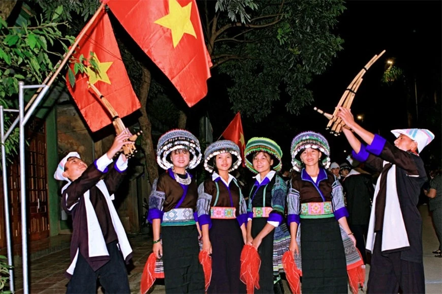 Đồng bào Mông ở xã Lao Chải, tỉnh Lào Cai vui đón Tết Độc lập.