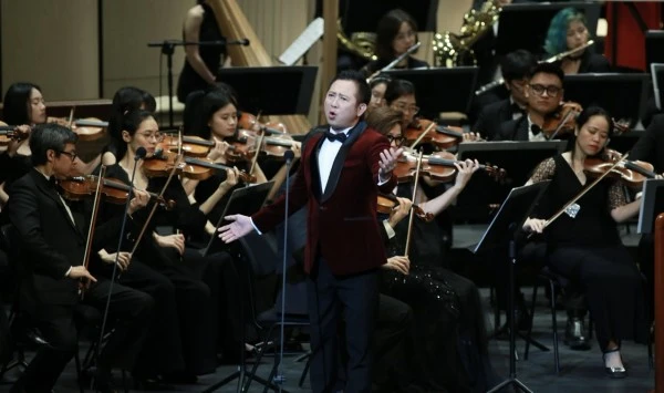 Chương trình "Bài ca chiến thắng" hội tụ nhiều giọng ca đến từ nhiều đơn vị nghệ thuật chuyên nghiệp.