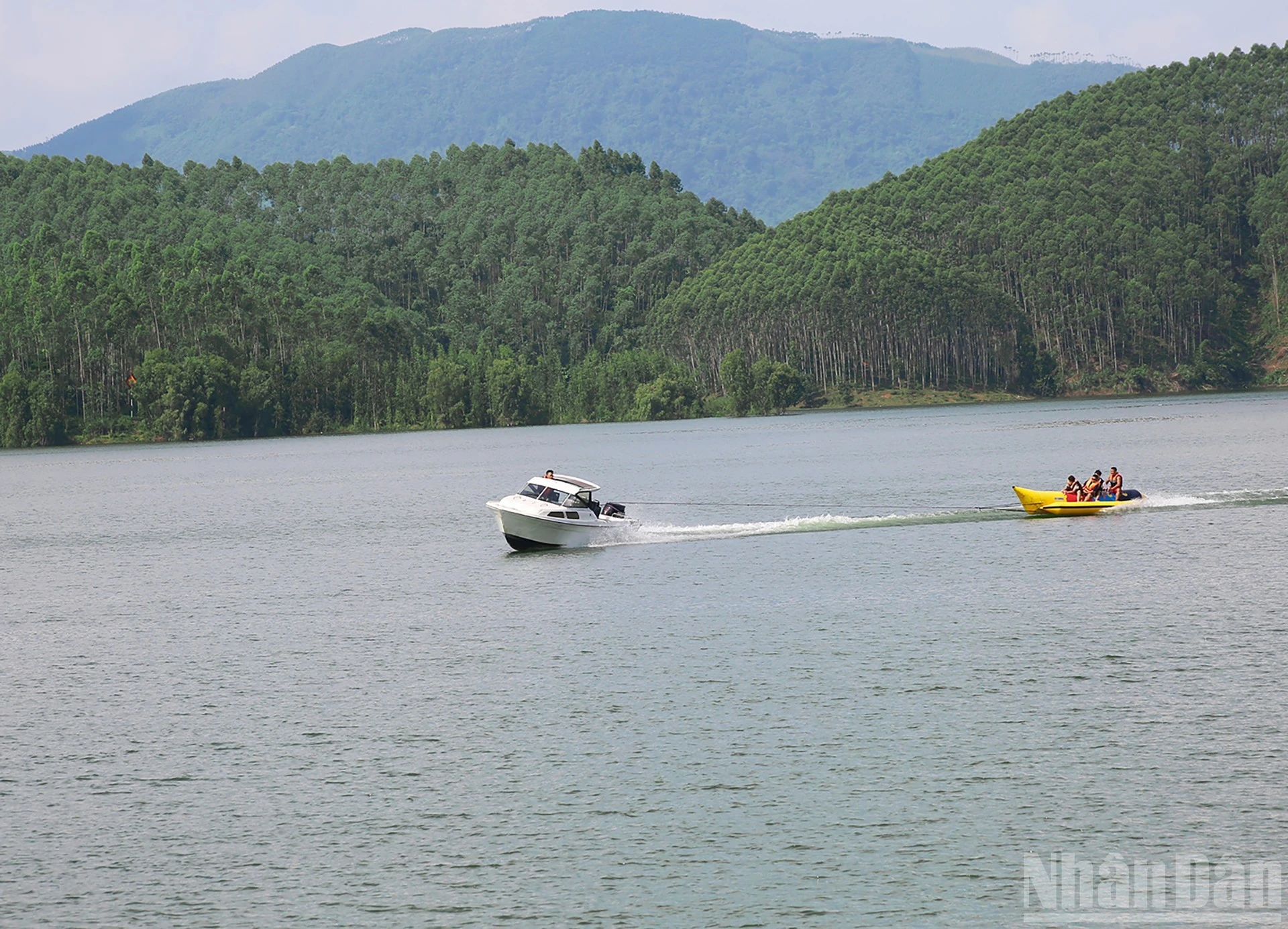 Hồ Thác Bà điểm du lịch trải nghiệm an toàn, thân thiện và bản sắc.