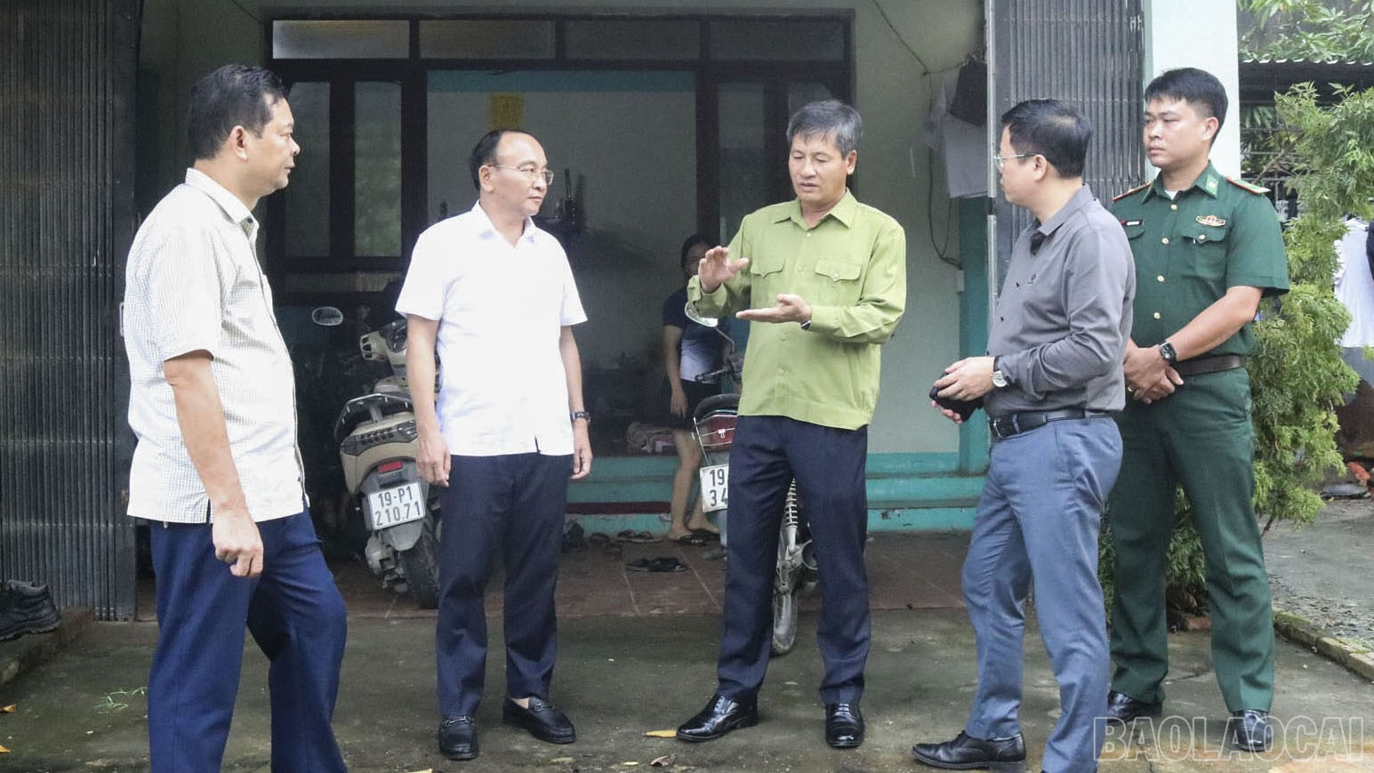 Kiểm tra khu vực có nguy cơ sạt lở cao, thôn 2 - Bản Vược.