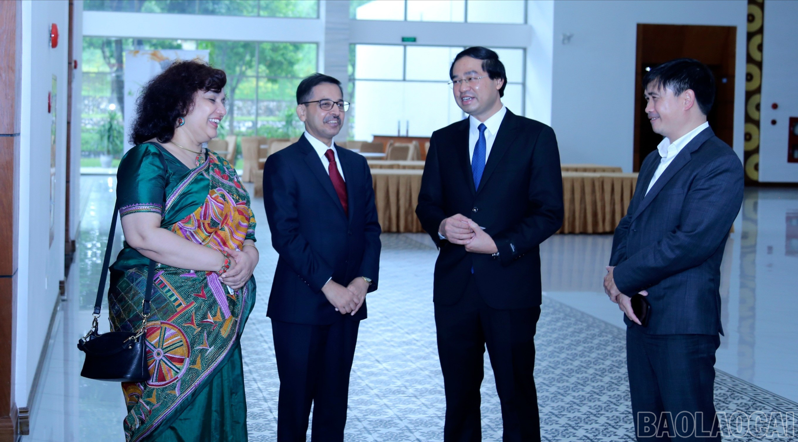 Đồng chí Trịnh Xuân Trường - Bí thư Tỉnh uỷ Lào Cai nhiệm kỳ 2020 - 2025 tiếp đoàn công tác của Đại sứ quán Ấn Độ tại Việt Nam trong chuyến thăm, làm việc tại tỉnh Lào Cai. baolaocai-br_img-0351.jpg