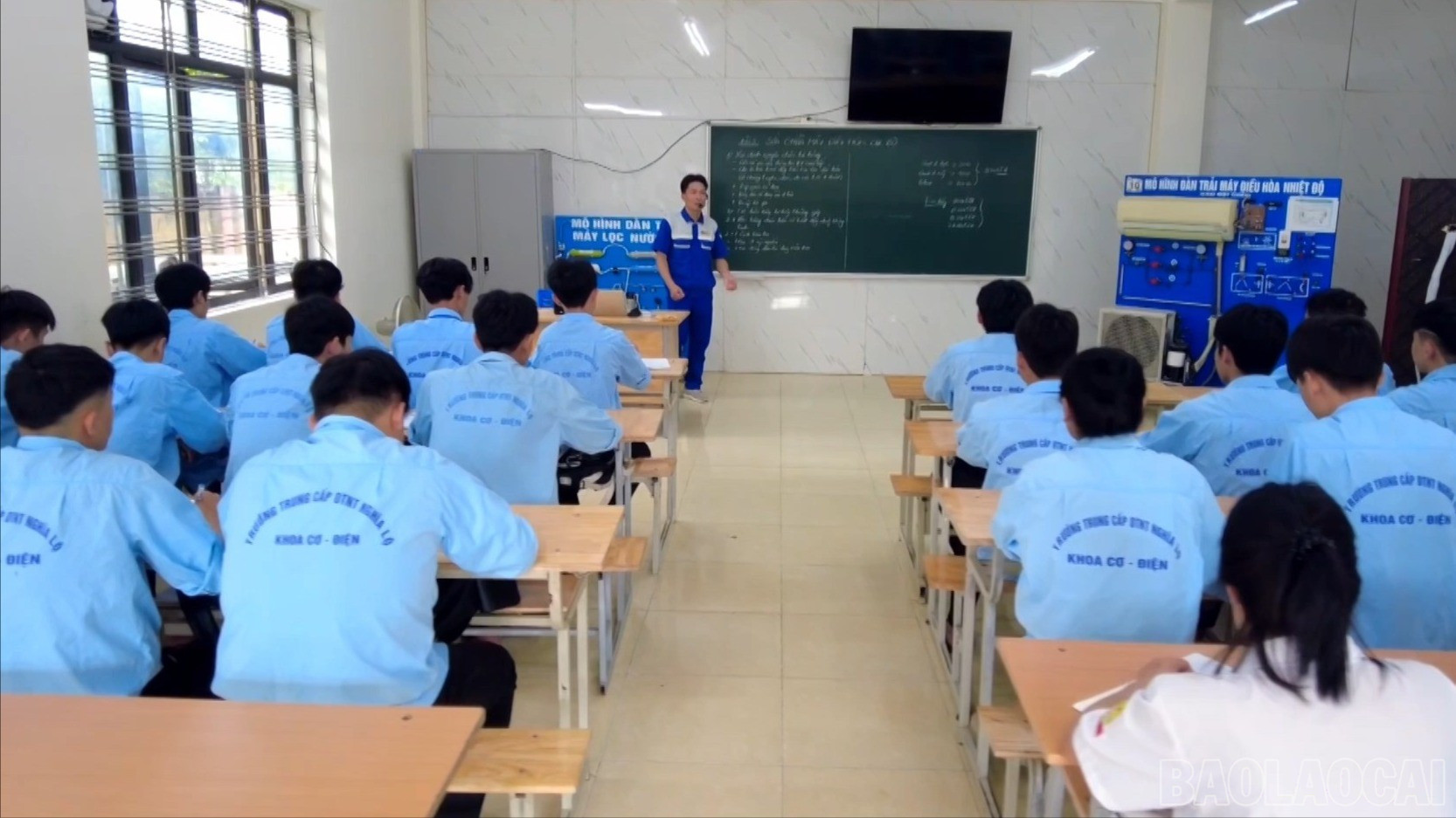 Chú trọng mở rộng ngành nghề đào tạo, nhất là các ngành mới nổi. baolaocai-br_ty-le-lao-dong-210.jpg