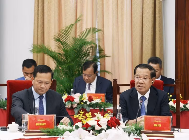 Chủ tịch Đảng Nhân dân Campuchia, Chủ tịch Thượng viện Vương quốc Campuchia Hun Sen và Thủ tướng Campuchia Hun Manet.