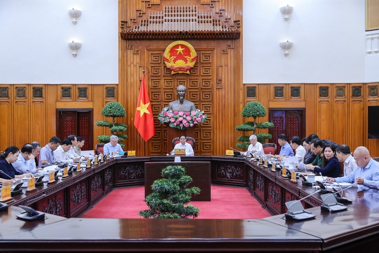 Chiều ngày 1/10, Thủ tướng Phạm Minh Chính chủ trì cuộc họp về xoá nhà tạm, nhà dột nát trên cả nước . Chiều ngày 1/10, Thủ tướng Phạm Minh Chính chủ trì cuộc họp về xoá nhà tạm, nhà dột nát trên cả nước .