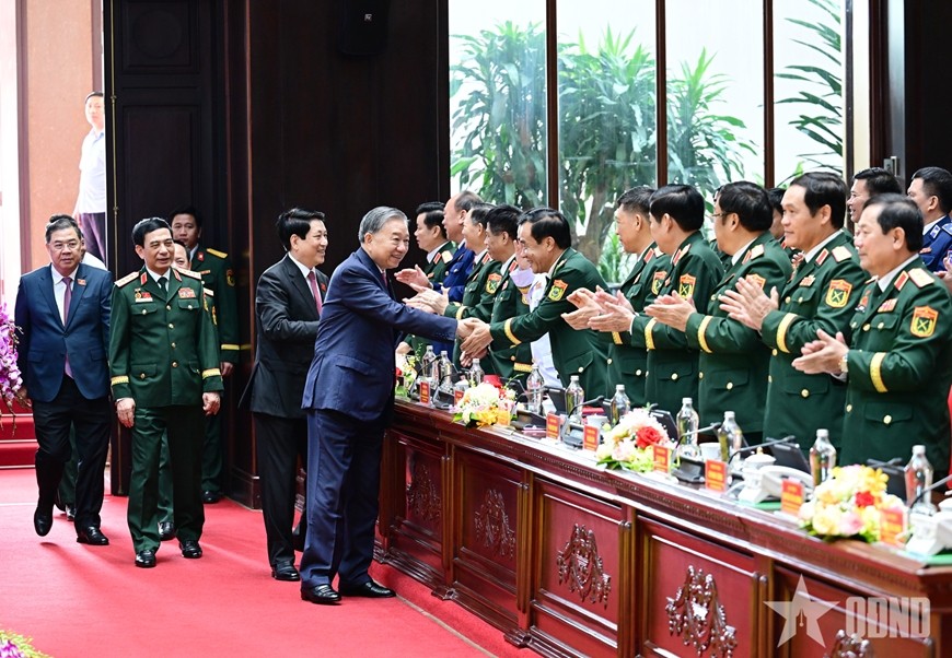 Tổng Bí thư Tô Lâm, Bí thư Quân ủy Trung ương; Chủ tịch nước Lương Cường, Ủy viên Bộ Chính trị, Ủy viên Thường vụ Quân ủy Trung ương, cùng các đại biểu dự ngày làm việc thứ ba của đại hội. Tổng Bí thư Tô Lâm, Bí thư Quân ủy Trung ương; Chủ tịch nước Lương Cường, Ủy viên Bộ Chính trị, Ủy viên Thường vụ Quân ủy Trung ương, cùng các đại biểu dự ngày làm việc thứ ba của đại hội.