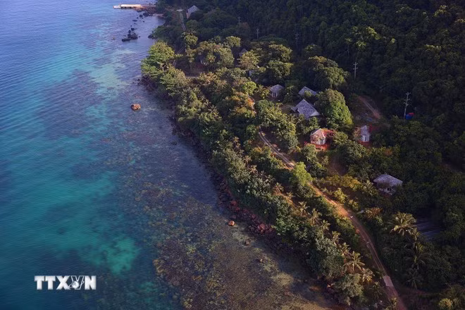 Phú Quốc có nhiều bãi biển đẹp trải dài từ phía Bắc đến phía Nam với nhiều đảo lớn nhỏ.