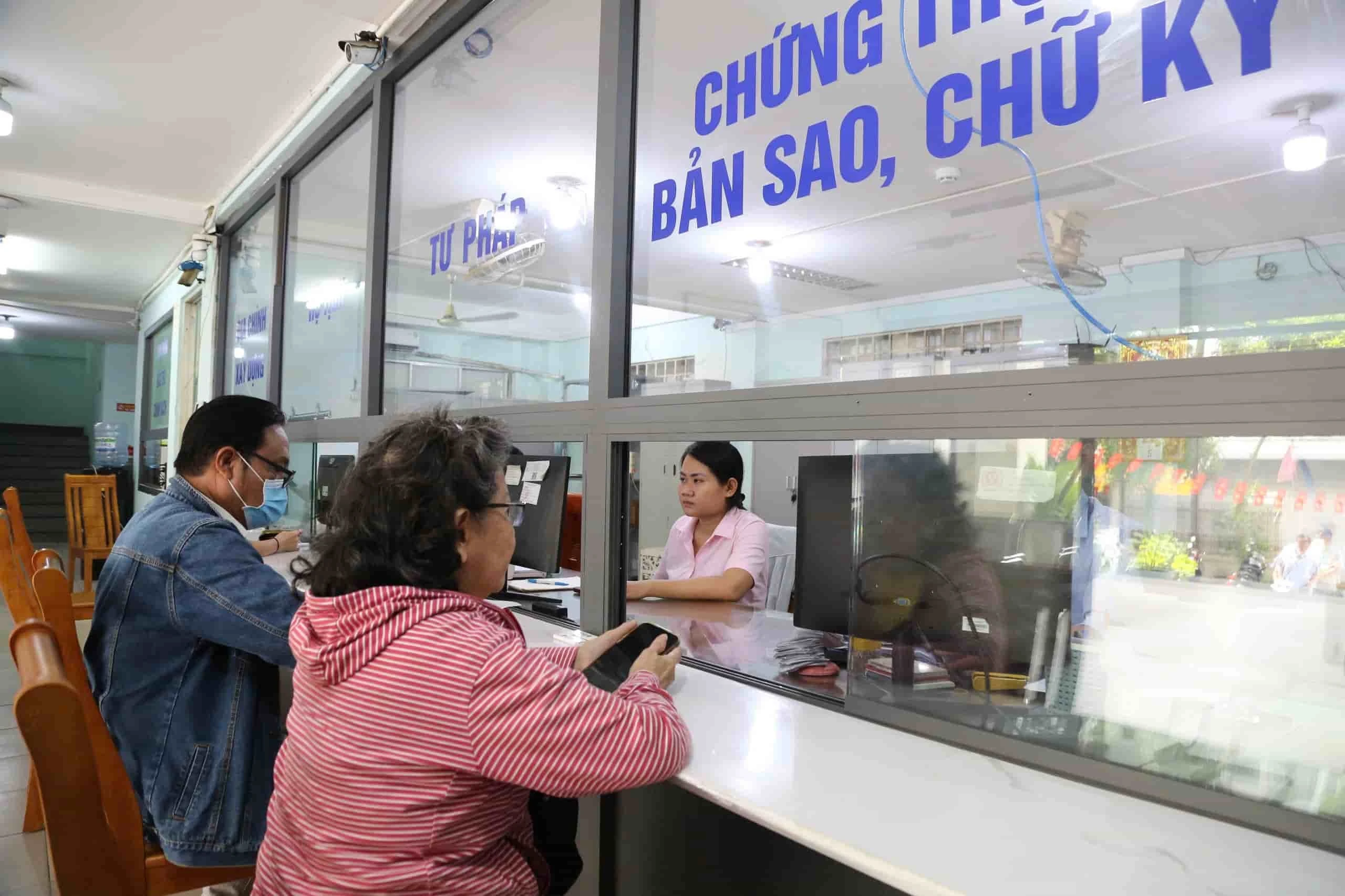 Nghị quyết mới quy định không yêu cầu người dân cung cấp thông tin đã có trên dữ liệu.