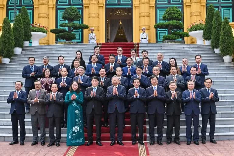 Các đại biểu tham dự buổi lễ.