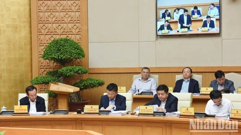 Các thành viên Chính phủ, đại biểu tham dự phiên họp.