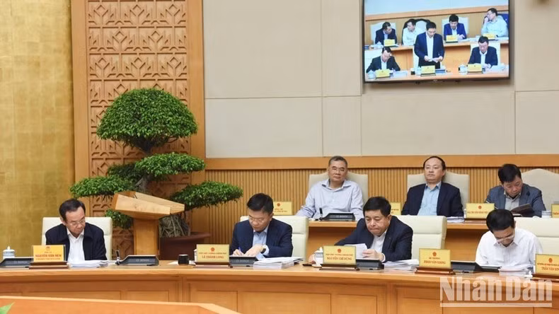 Các thành viên Chính phủ, đại biểu tham dự phiên họp.