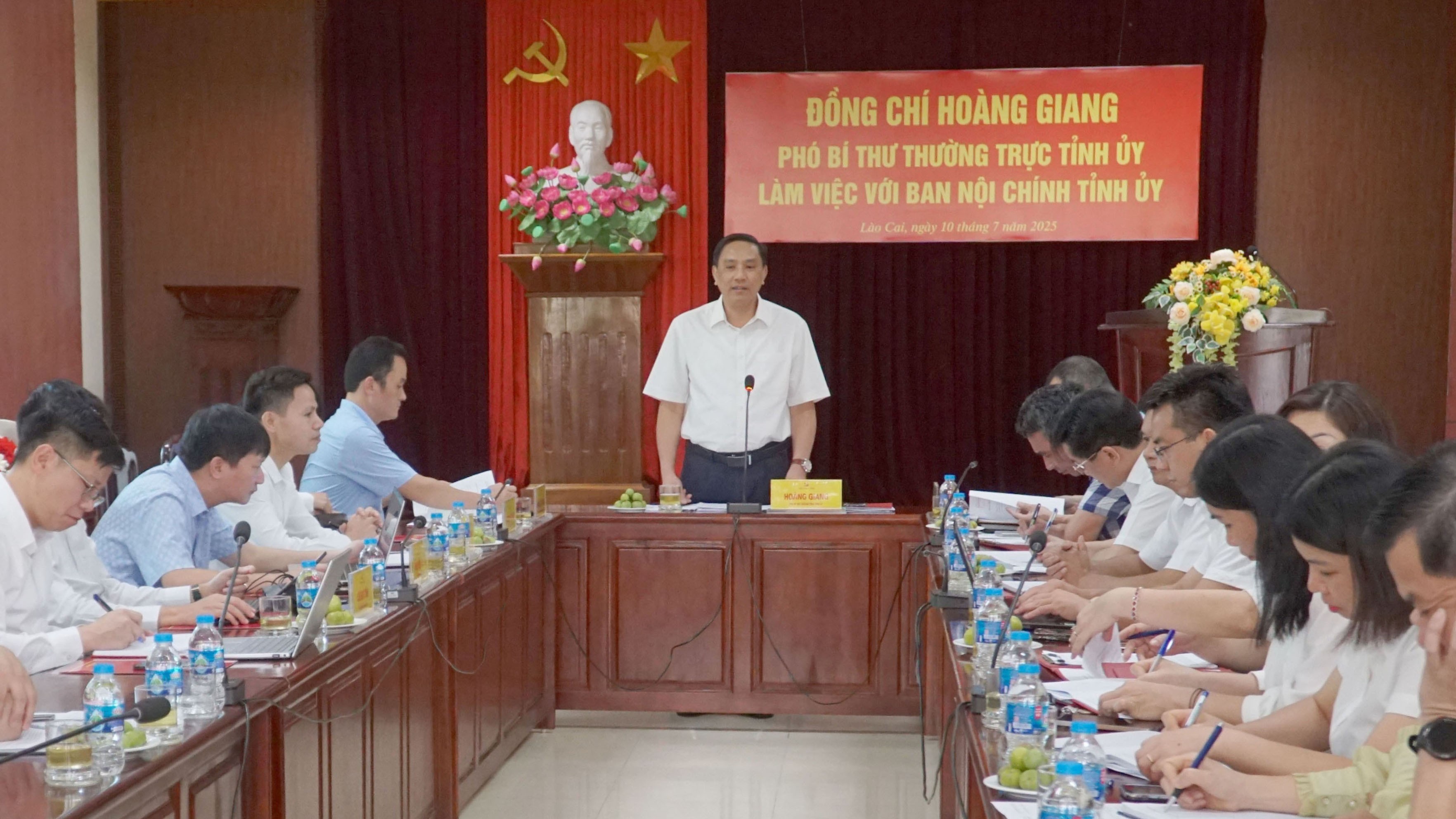 Phó Bí thư Thường trực Tỉnh ủy Hoàng Giang phát biểu kết luận buổi làm việc với Ban Nội chính Tỉnh ủy. 107-anh-phong-7871-6910.jpg