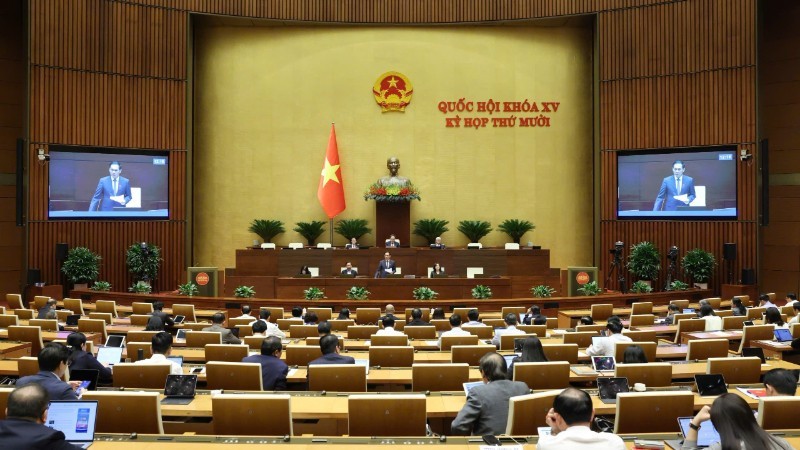 Quốc hội thảo luận ở hội trường về dự án Luật Thương mại điện tử.