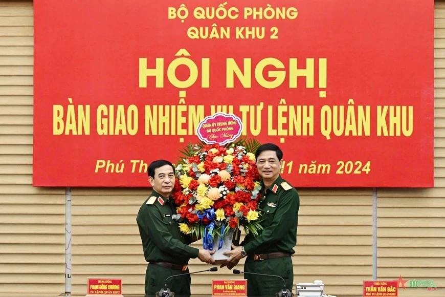 Đại tướng Phan Văn Giang chủ trì Hội nghị bàn giao nhiệm vụ Tư lệnh Quân khu 2 ảnh 7