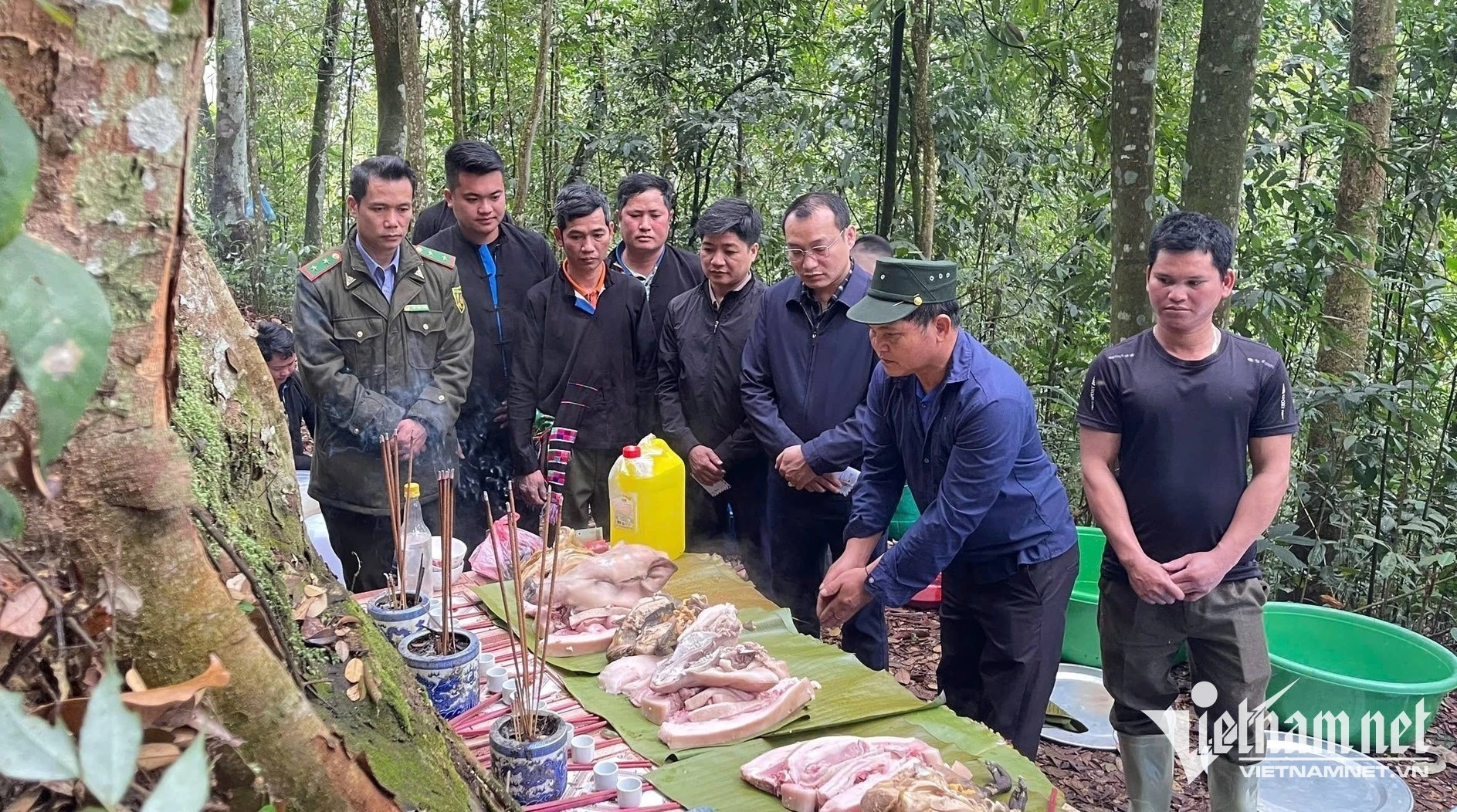 w-nguoi-dan-xa-ta-cu-ty-rat-chu-trong-bao-ton-ban-sac-van-hoa-truyen-thong-trong-anh-nguoi-dan-lam-le-cung-rung-2446.jpg