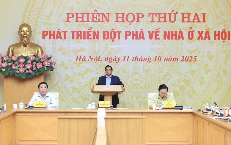 Thủ tướng lưu ý việc phát triển nhà ở phải nhiều phân khúc gồm cao cấp, trung bình, thu nhập thấp, bảo đảm phát triển hài hòa, không quá chênh lệch về hạ tầng thiết yếu, hạ tầng xã hội.