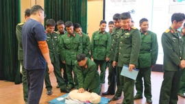  Trung đoàn 174 tập huấn cấp cứu ban đầu cho cán bộ, nhân viên chuyên môn 