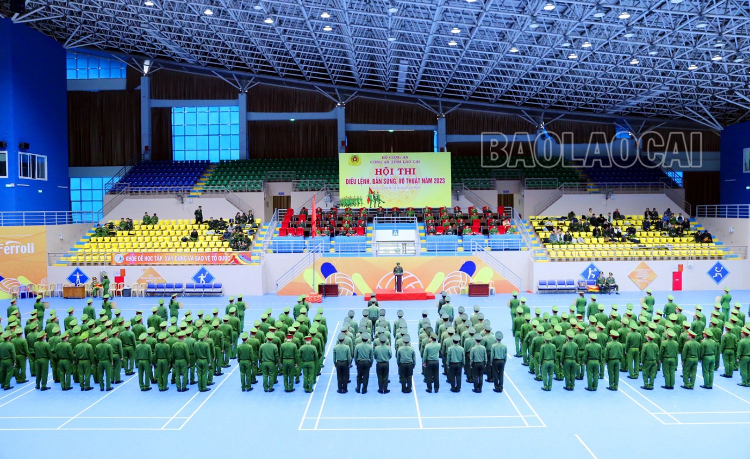 Từ ngày 20 - 21/12, Công an tỉnh tổ chức Hội thi Điều lệnh, bắn súng, võ thuật với 3 phần thi: Điều lệnh, Võ thuật, Bắn súng với 12 đội tuyển, hơn 300 cán bộ, chiến sĩ công an tham gia. 1-1206-2618.jpg