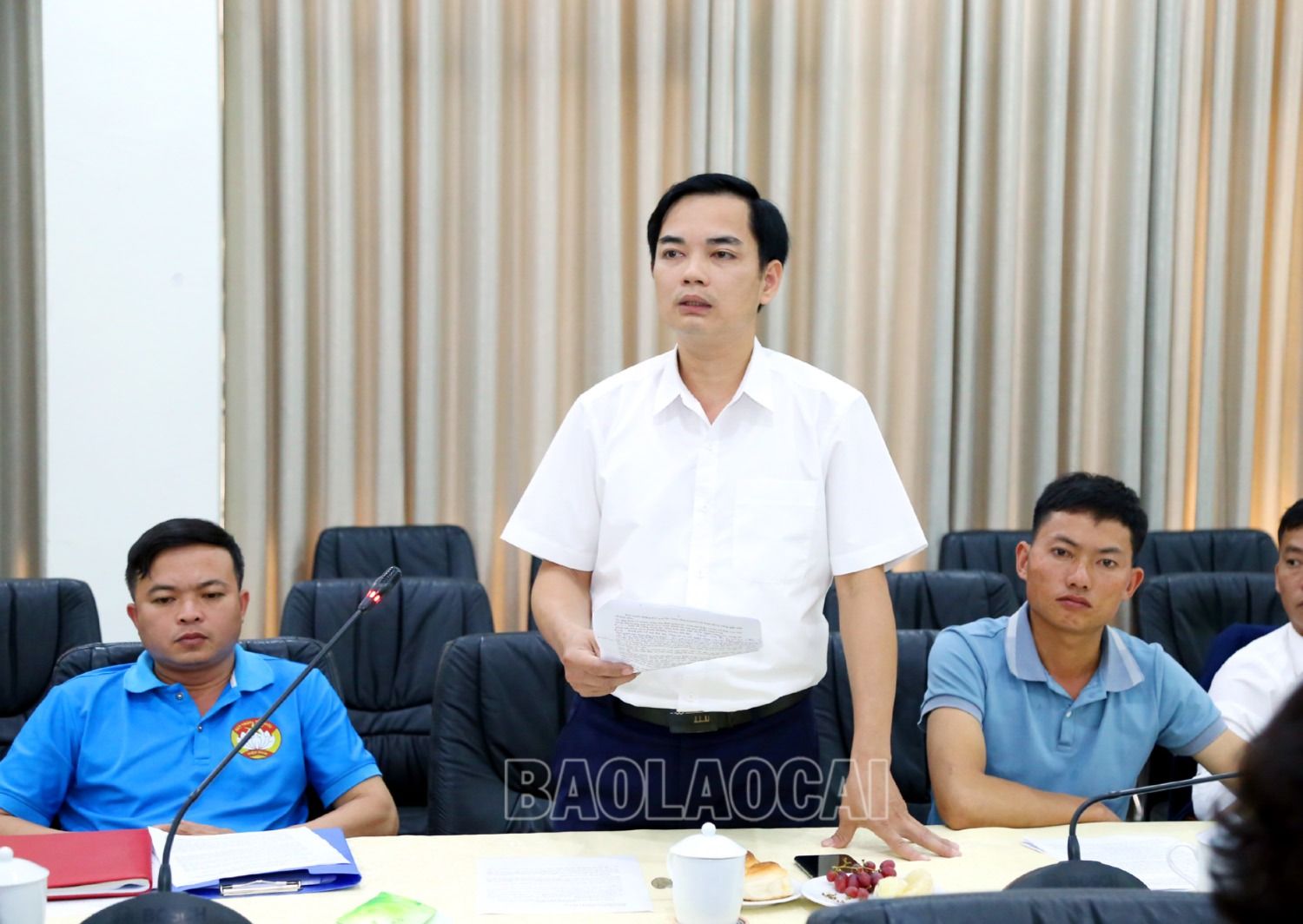 Đại diện Ban Giám sát đầu tư cộng đồng xã Lương Sơn, huyện Bảo Yên phát biểu tham luận tại buổi tọa đàm. 5.JPG