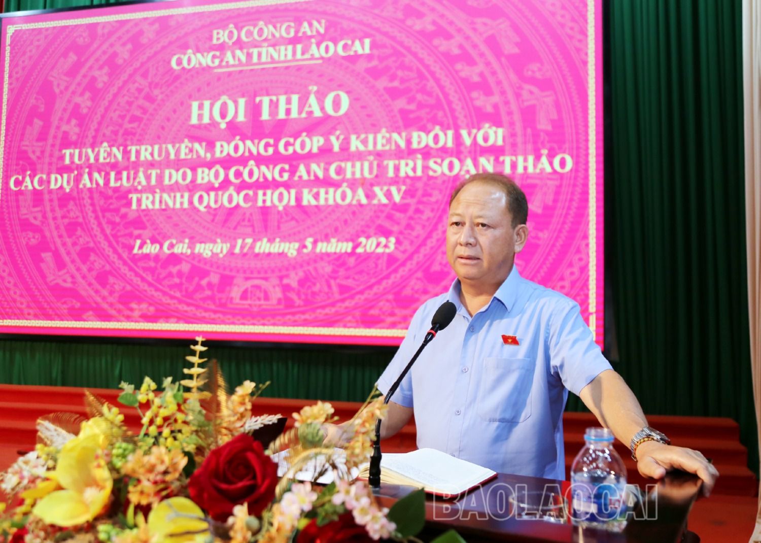 Đồng chí Sùng A Lềnh, Phó Trưởng Đoàn đại biểu Quốc hội tỉnh phát biểu tại hội thảo. 7.JPG