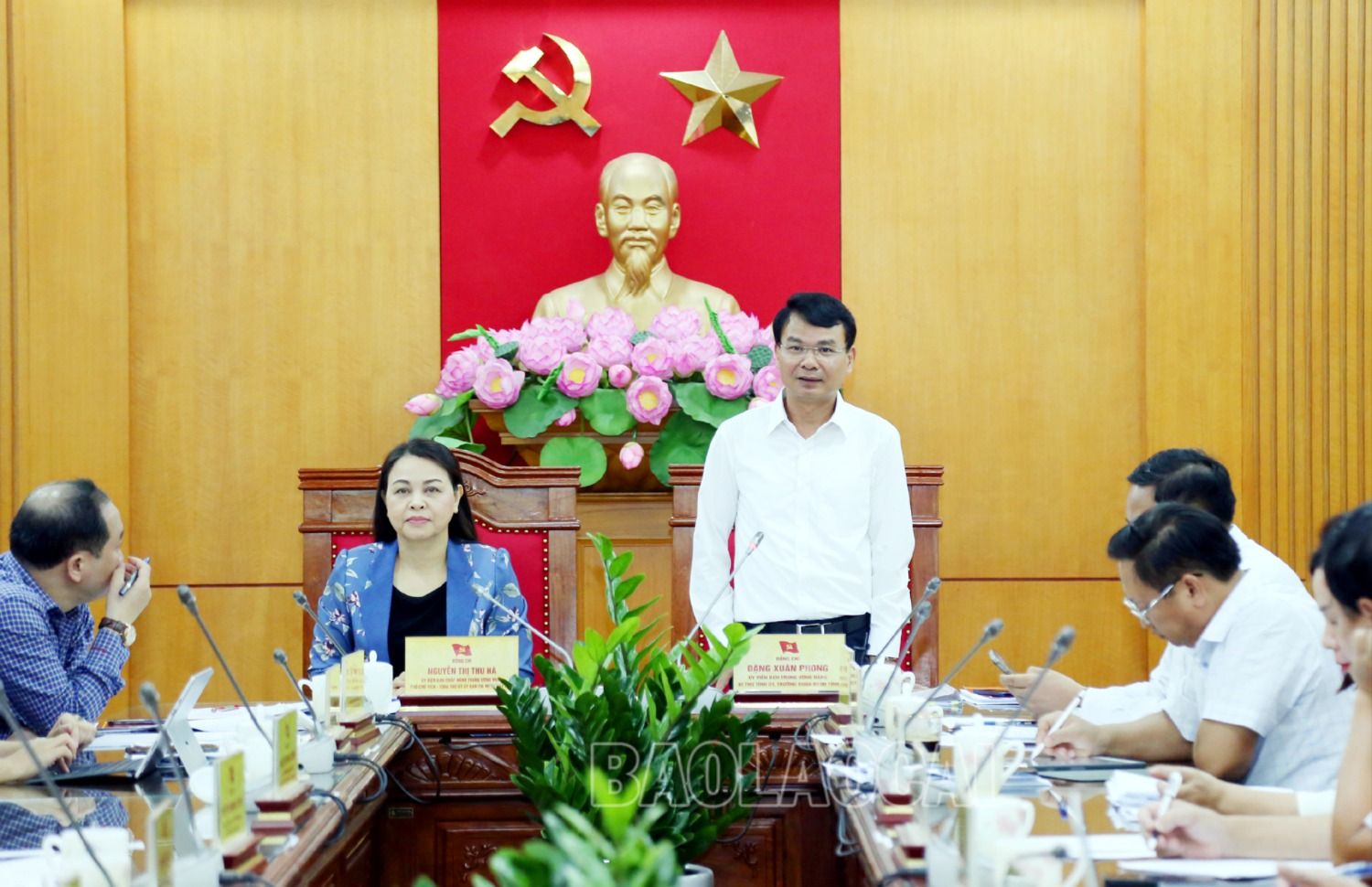 Đồng chí Đặng Xuân Phong, Bí thư Tỉnh ủy, Trưởng Đoàn Đại biểu Quốc hội tỉnh phát biểu ý kiến. 6.JPG