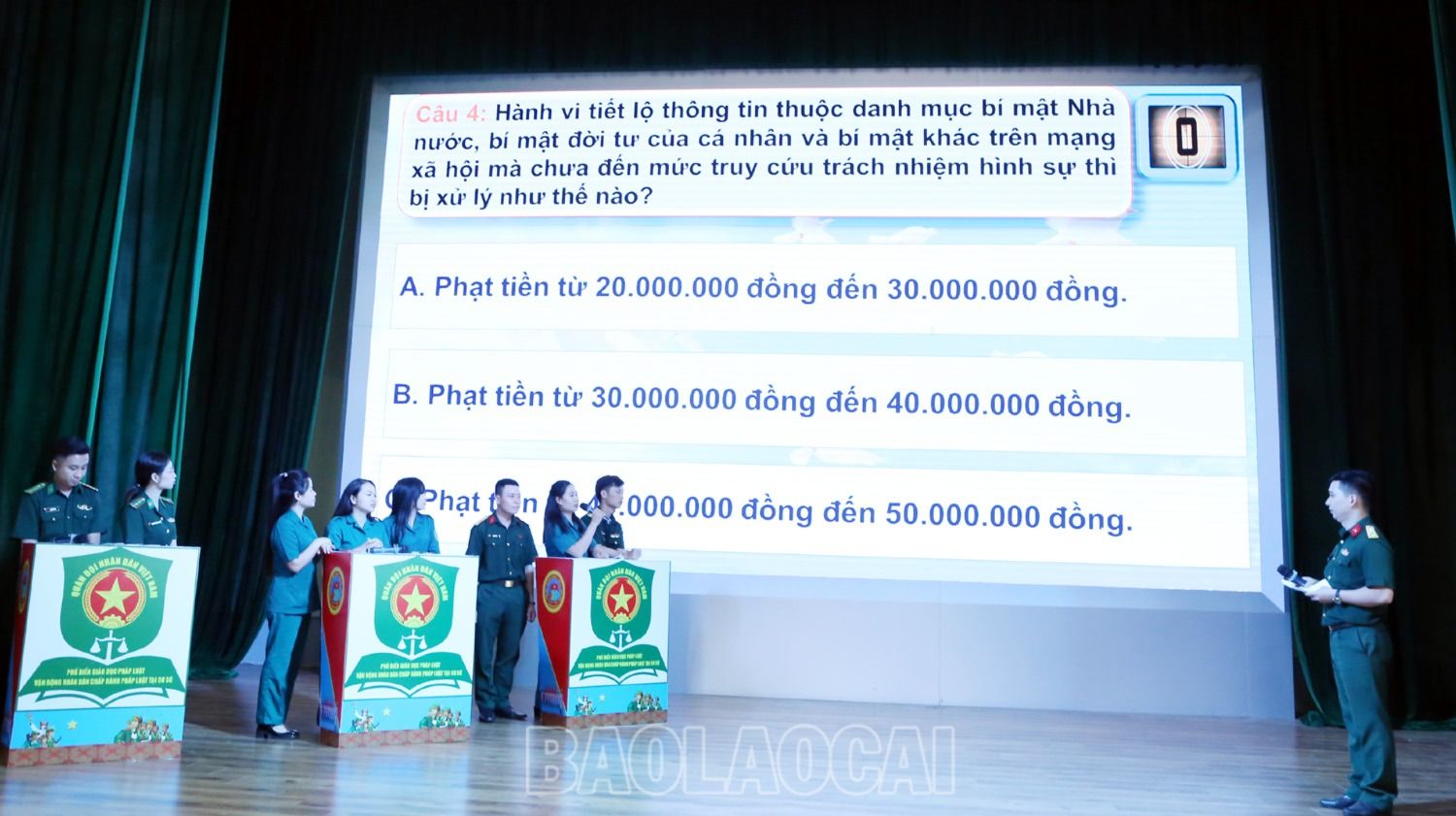 Phần thi kiến thức tìm hiểu pháp luật tại chương trình. 8.JPG