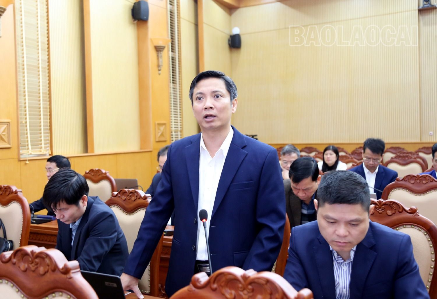 Đại diện Sở tài nguyên và Môi trường đóng góp ý kiến vào bản thảo Tài liệu địa lý tỉnh Lào Cai. 3-7422-9779.jpg