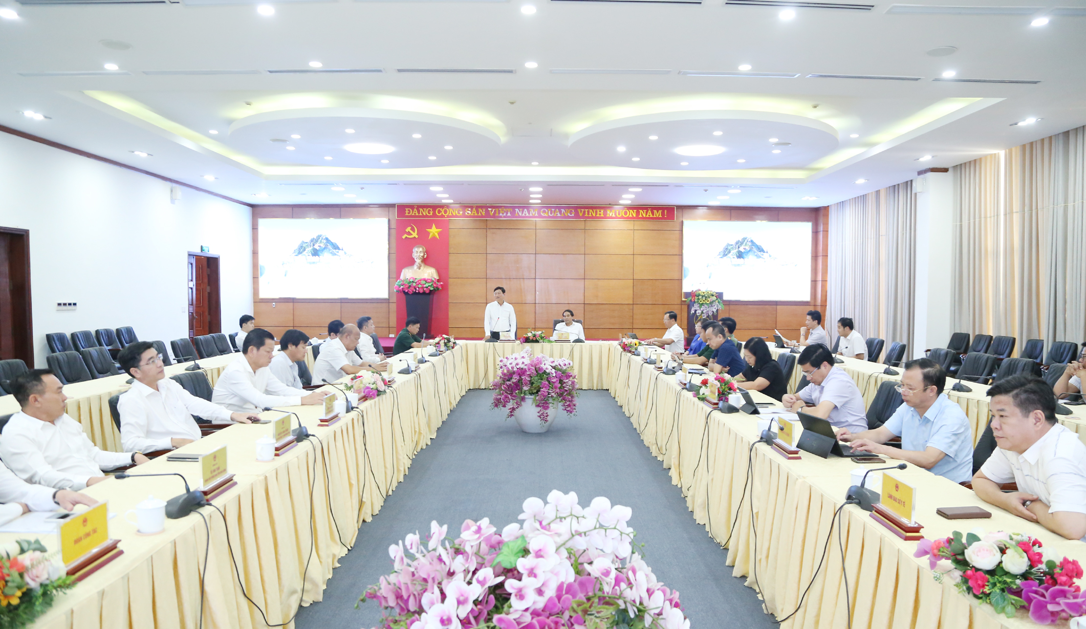 Quang cảnh buổi làm việc. LV7.jpg
