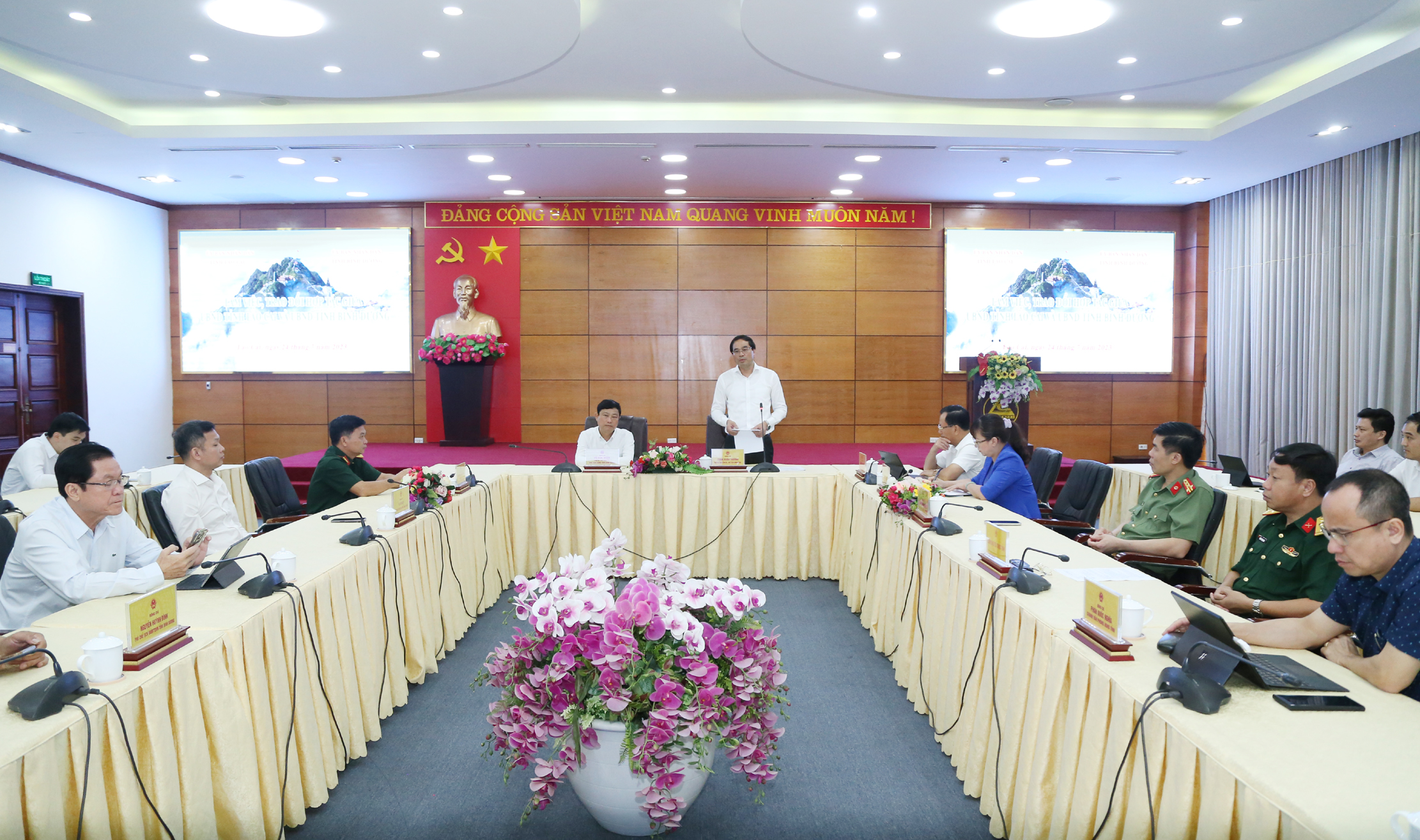 Chủ tịch UBND tỉnh Lào Cai Trịnh Xuân Trường đề nghị tăng cường hợp tác phát triển giữa Lào Cai - Bình Dương LV11.jpg