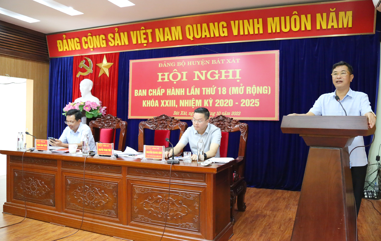 Đồng chí Nguyễn Trung Triều, Bí thư Huyện ủy Bát Xát phát biểu kết luận hội nghị. HNBX2.jpg