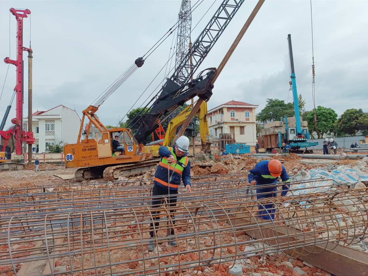 Công nhân sớm trở lại công trường sau thời gian nghỉ Tết. 555.jpg