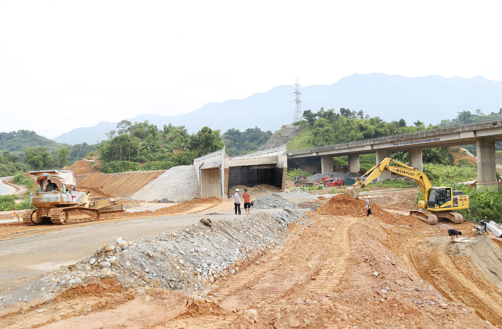 Trong 8 tháng, tổng vốn đầu tư thực hiện đạt hơn 3.213 tỷ đồng. XD3.jpg