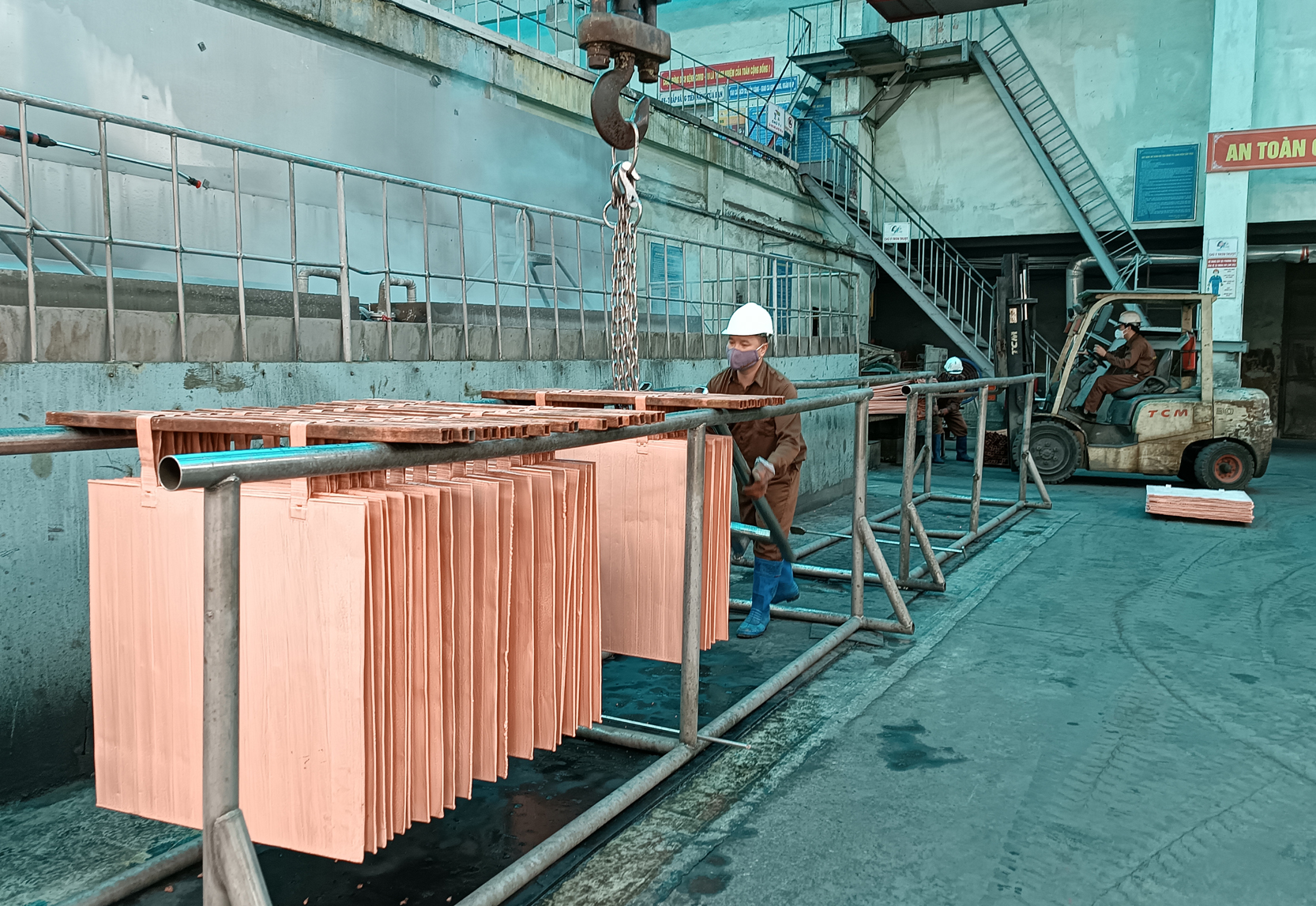Chi nhánh Luyện đồng Lào Cai duy trì sản xuất xuyên tết. A44.jpg