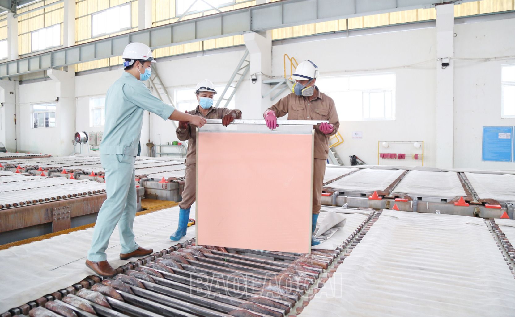Hoạt động sản xuất công nghiệp gặp khó khăn trong những tháng đầu năm. BT4.jpg