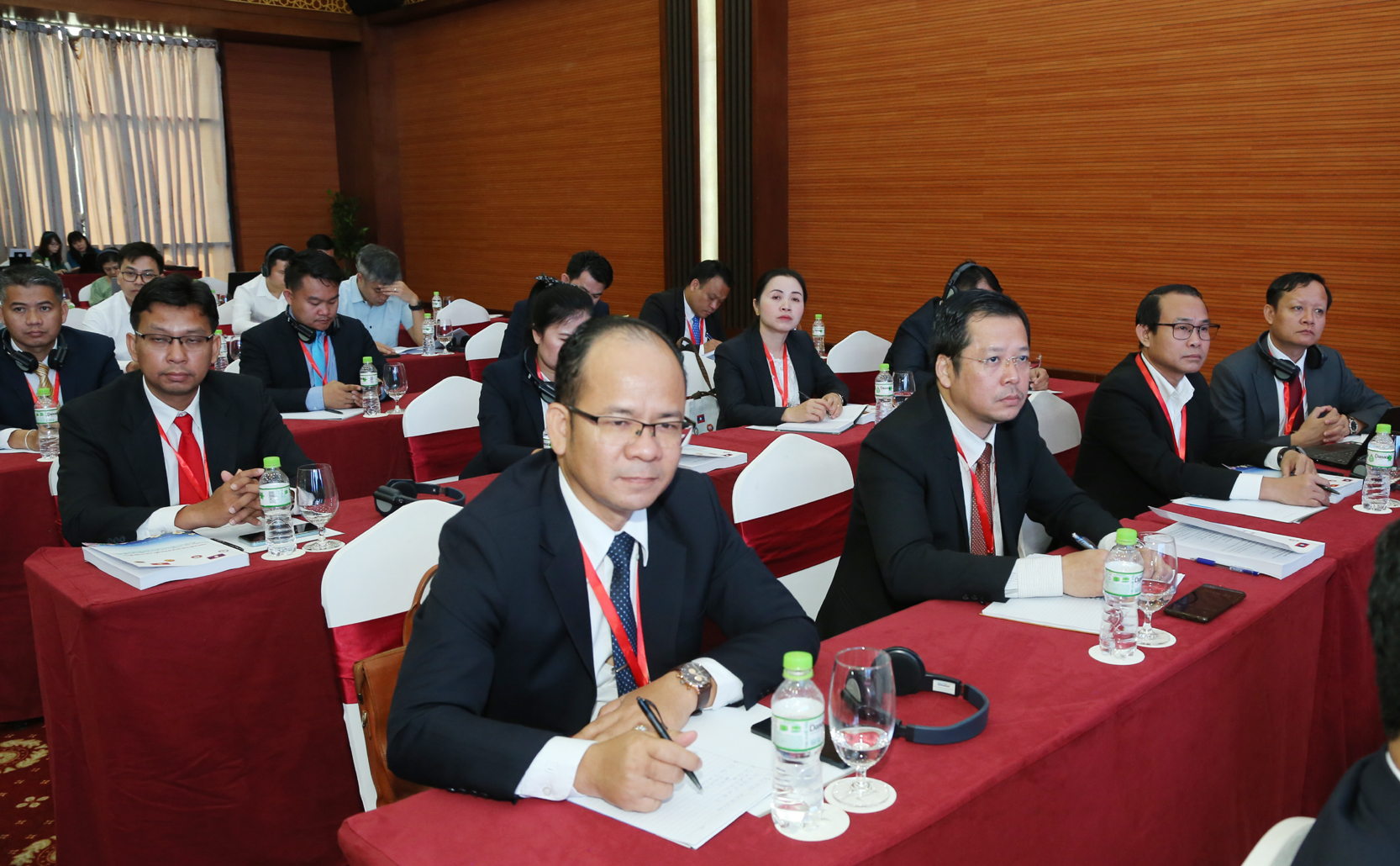Các nhà quản lý, nhà khoa học, chuyên gia dự hội thảo. HT6.jpg