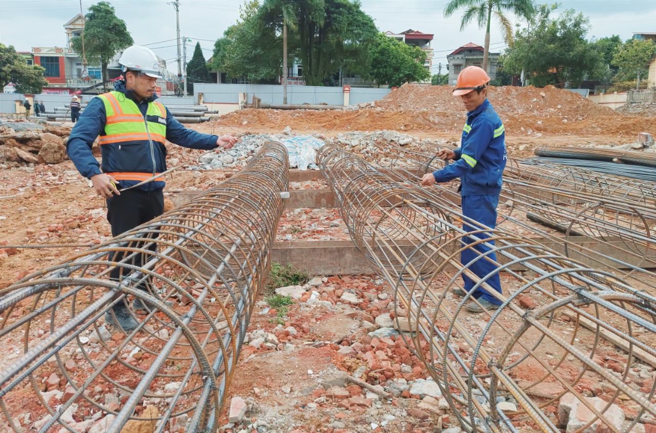 Ngay sau tết Nguyên đán, các công trường đã sôi động trở lại như ngày thường. T3.jpg